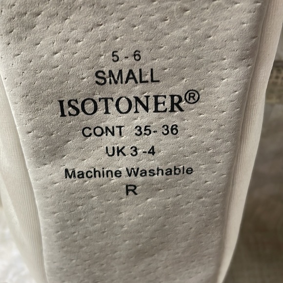 New! Stretch satin ISOTONER slippers - Picture 3 of 5